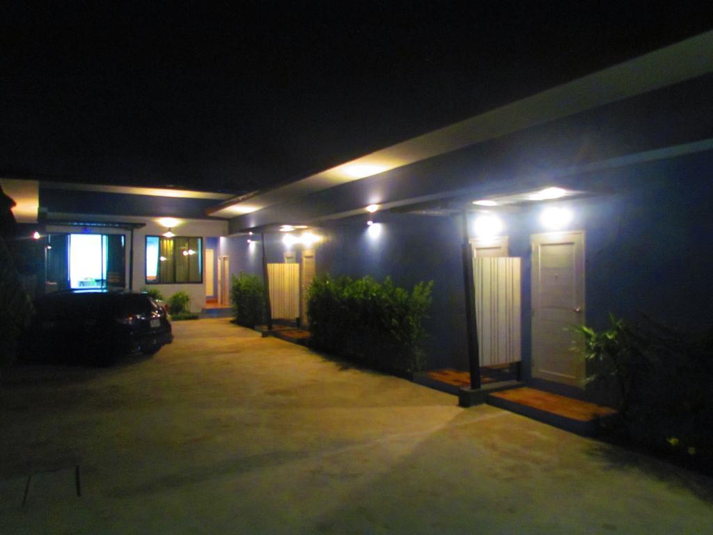 Cmon Guesthouse Phetchaburi Bagian luar foto